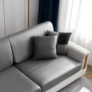 Funda de cojín de polipiel 40 × 40 cm — 1 unidad, Gris piedra, colocada en un sofá