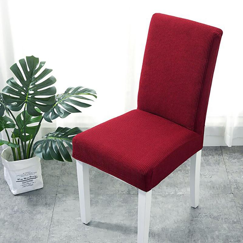 Funda de silla de comedor repelente al agua, Burdeos profundo, colocada en una silla