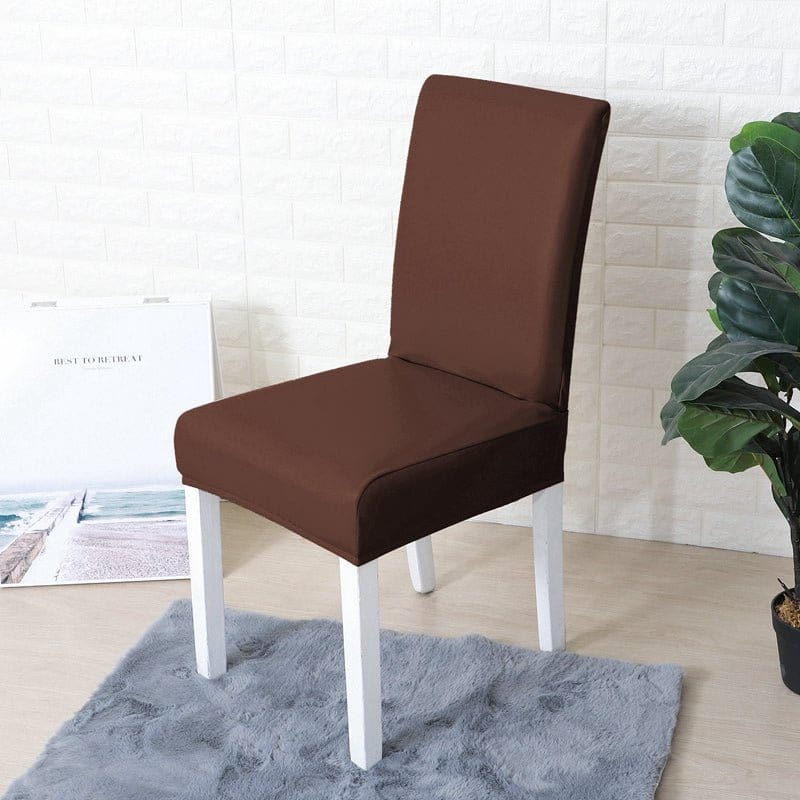 Funda de silla de comedor de polipiel, Caoba, colocada en una silla