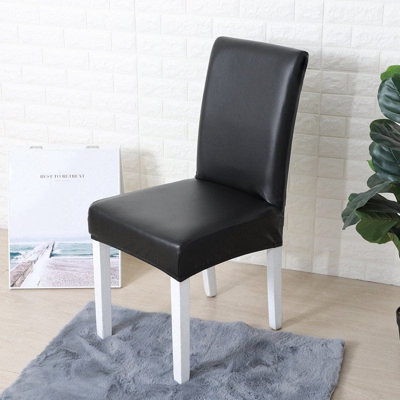 Funda de silla de comedor de polipiel, Negro ónice, colocada en una silla